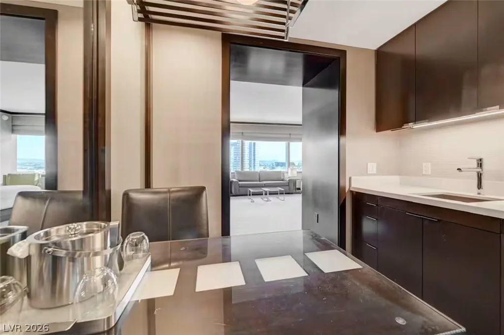2600 Harmon, Las Vegas, NV 89158