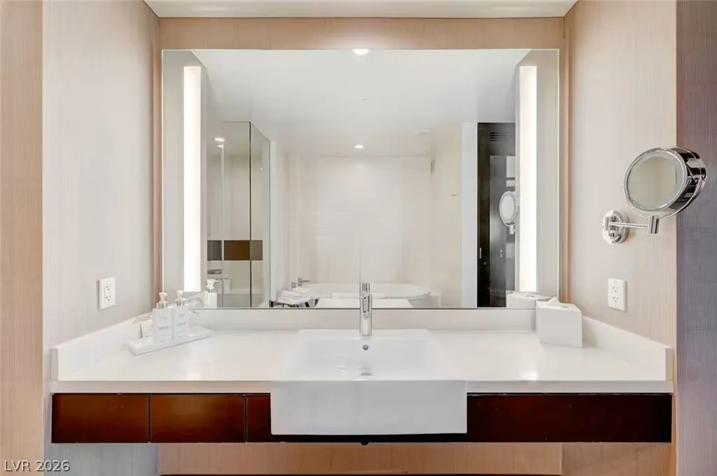 2600 Harmon, Las Vegas, NV 89158