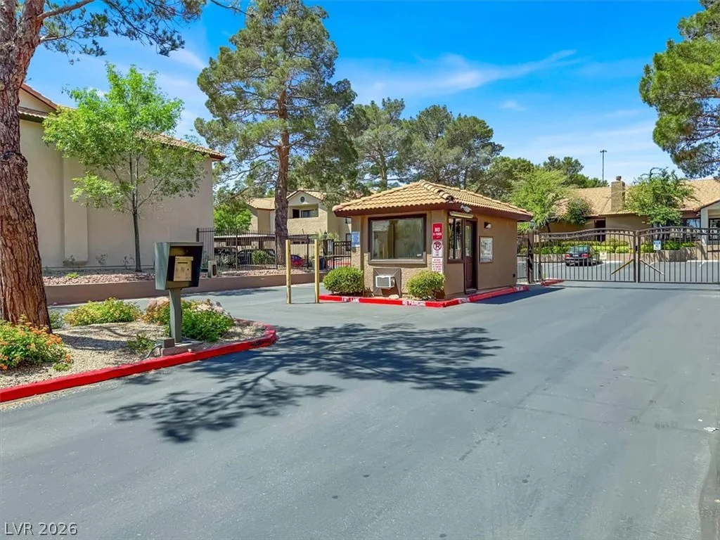 2451 Rainbow, Las Vegas, NV 89108