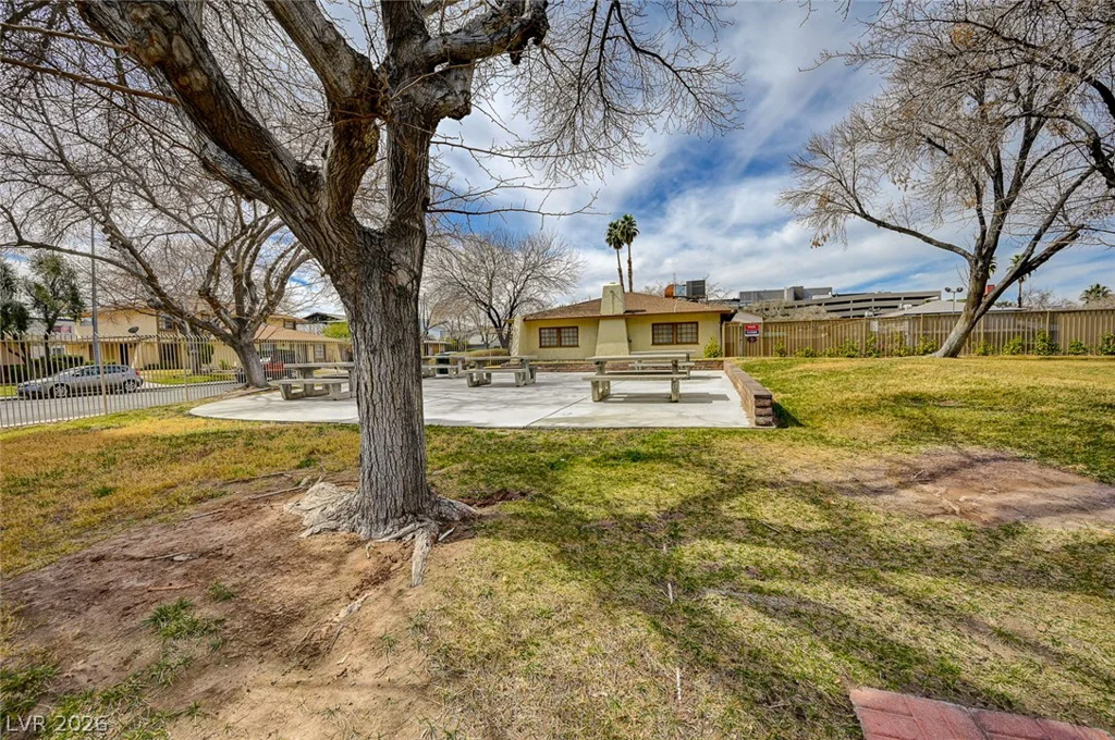 4734 Roberta, Las Vegas, NV 89119