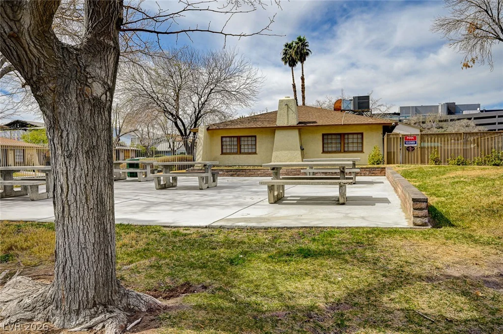 4734 Roberta, Las Vegas, NV 89119