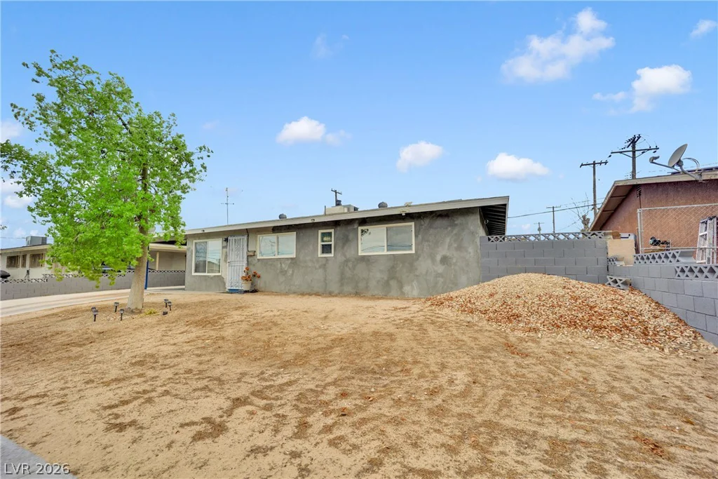 2221 Englestad, North Las Vegas, NV 89030