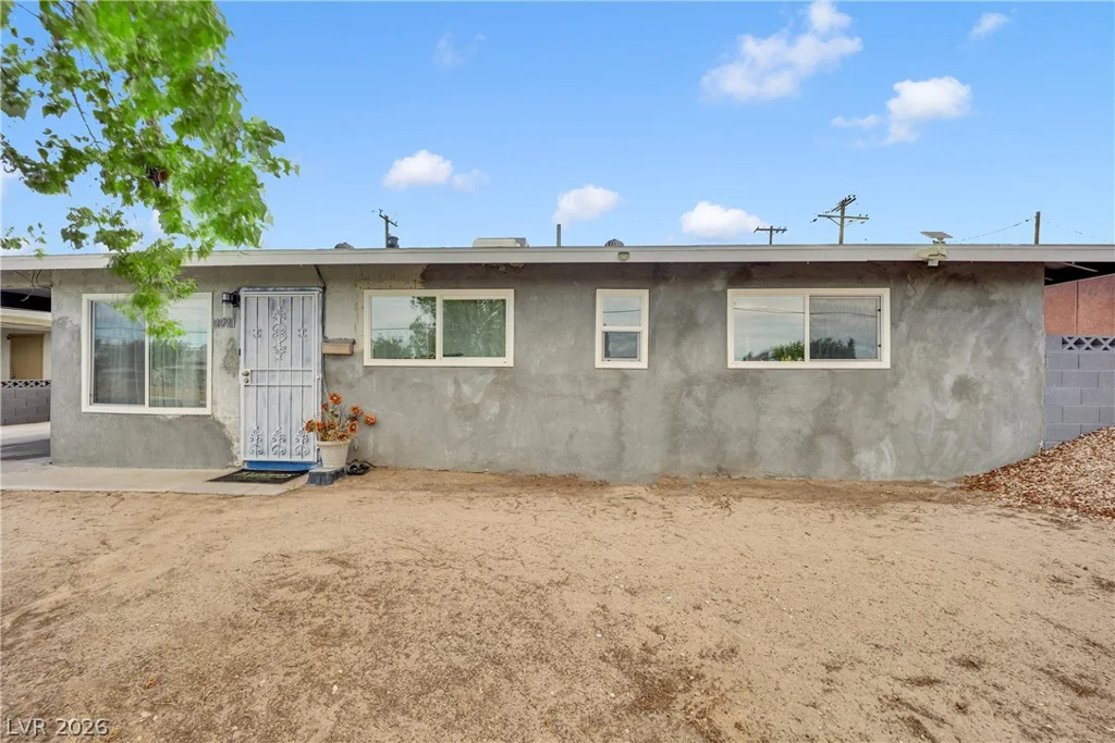 2221 Englestad, North Las Vegas, NV 89030