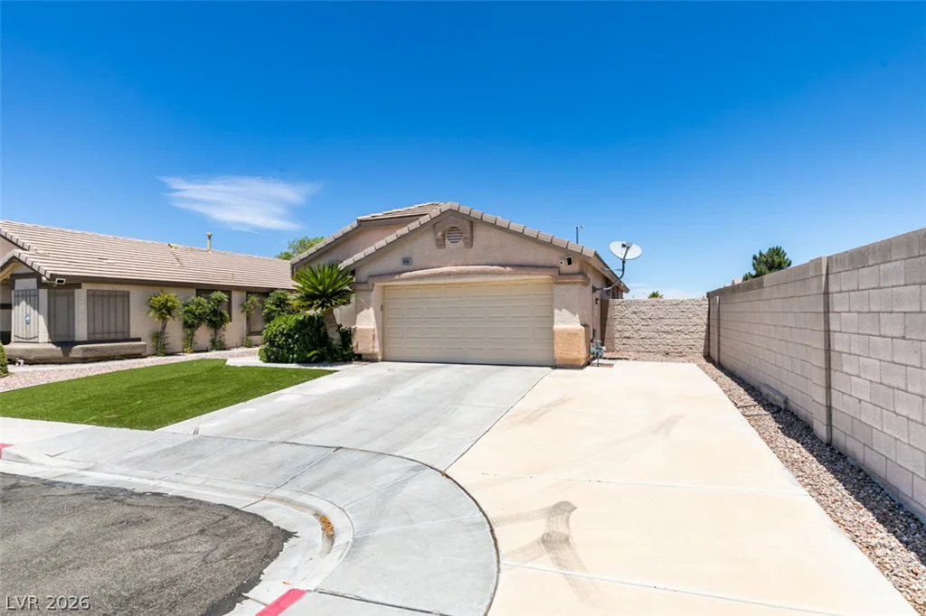 1094 Ashwood Bay, Las Vegas, NV 89183