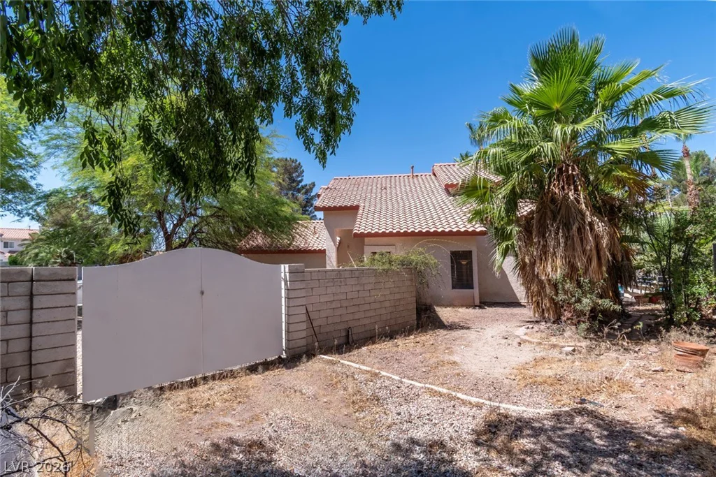 1340 Red Hollow, North Las Vegas, NV 89031