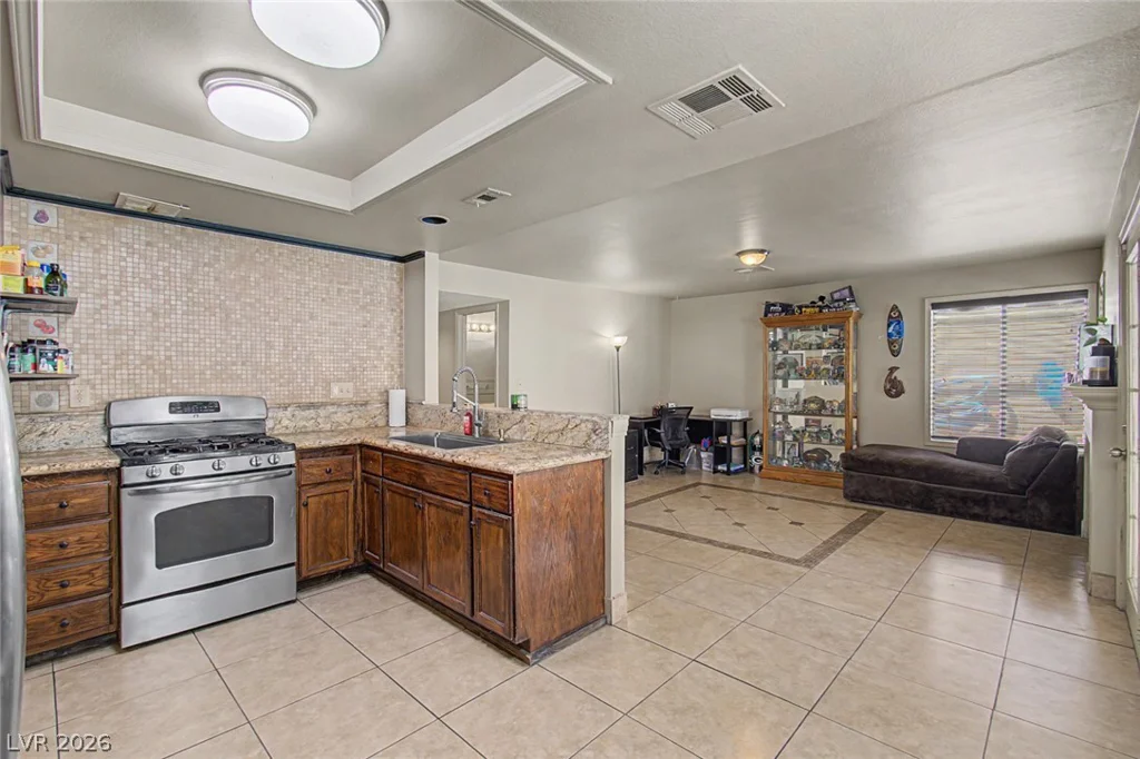 1340 Red Hollow, North Las Vegas, NV 89031