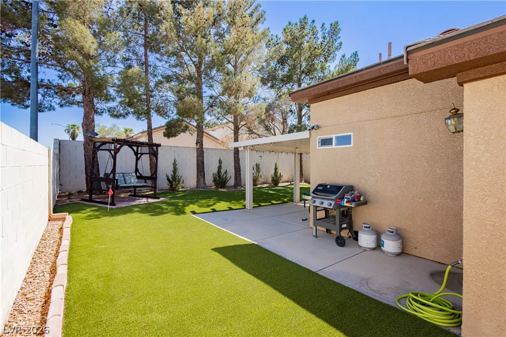 9501 Fox Forest, Las Vegas, NV 89129