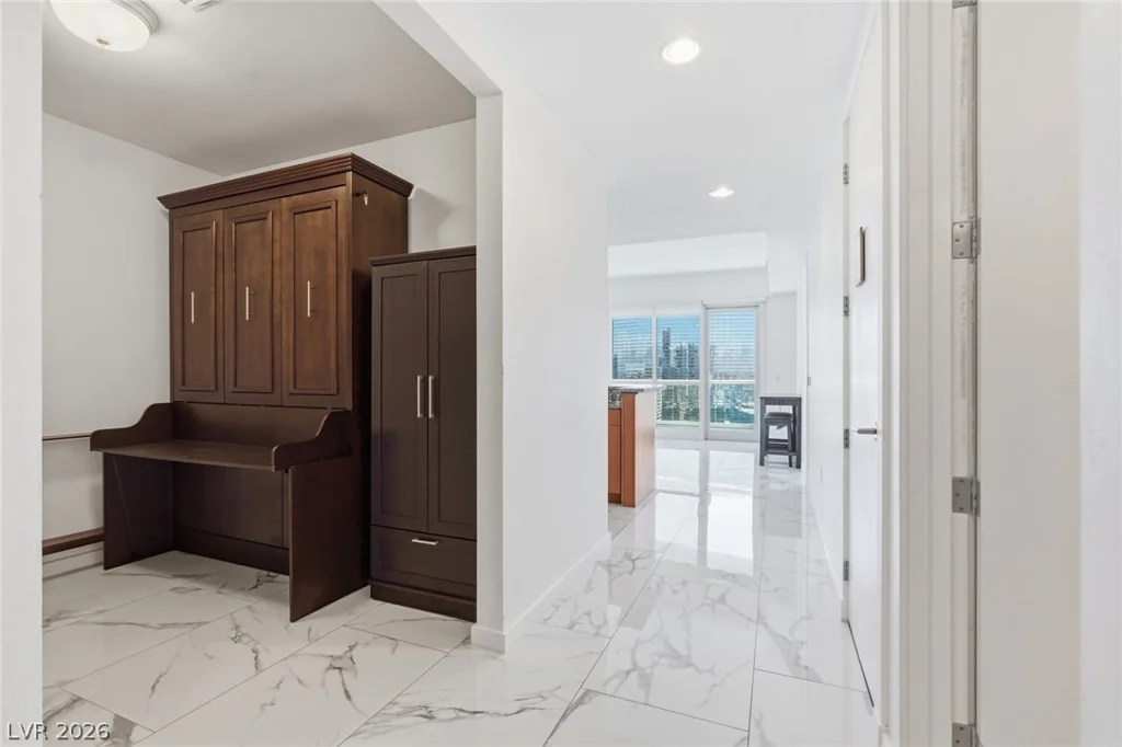 4575 Dean Martin, Las Vegas, NV 89103