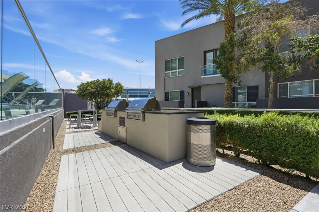 4575 Dean Martin, Las Vegas, NV 89103