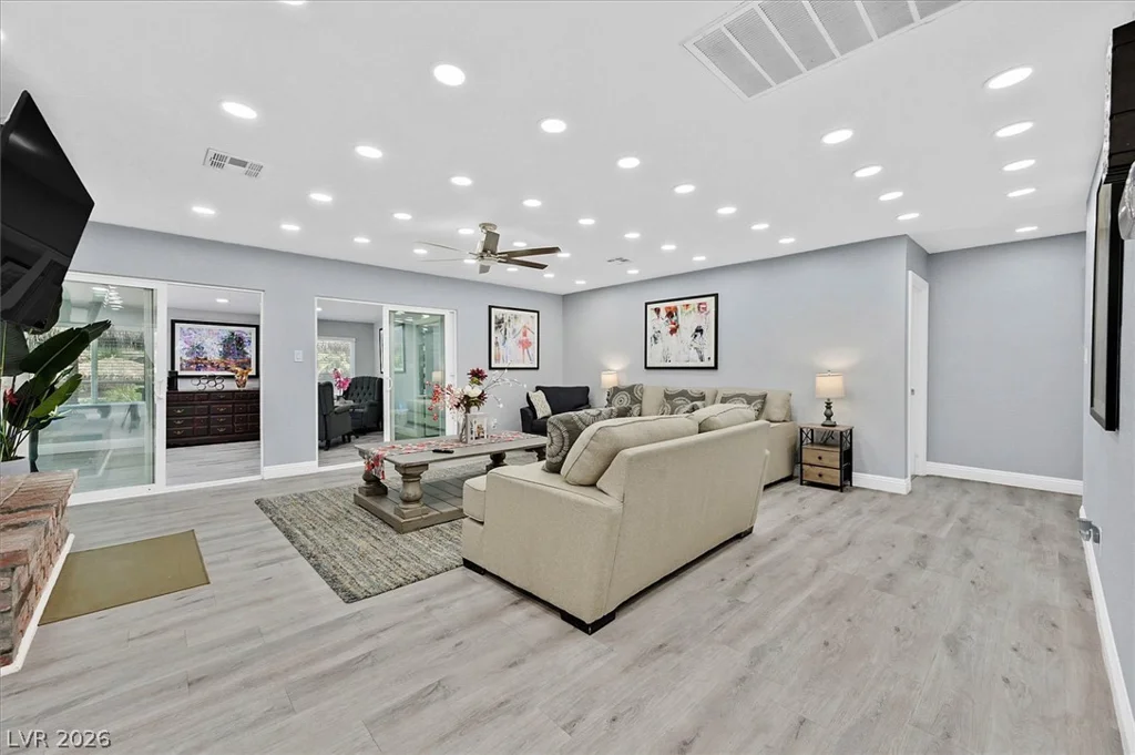 120 Chartan, Las Vegas, NV 89183