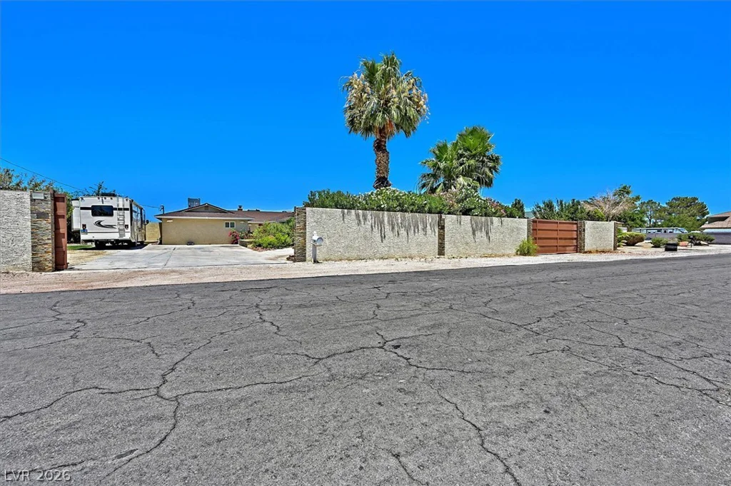 120 Chartan, Las Vegas, NV 89183