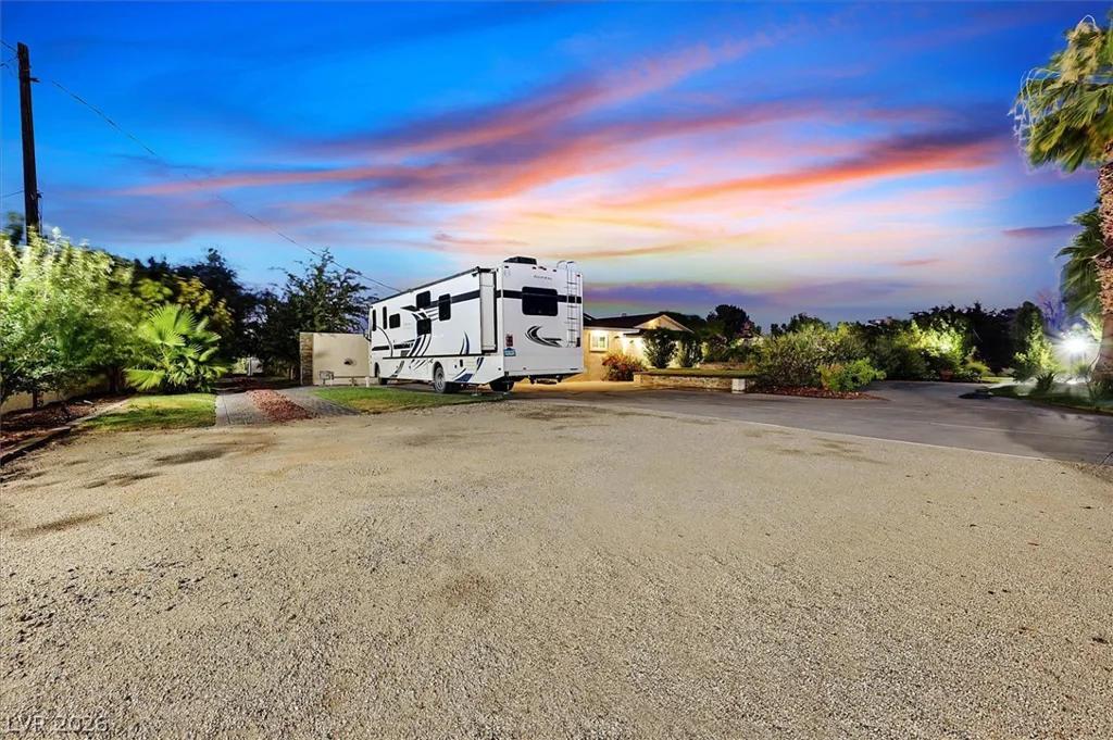 120 Chartan, Las Vegas, NV 89183