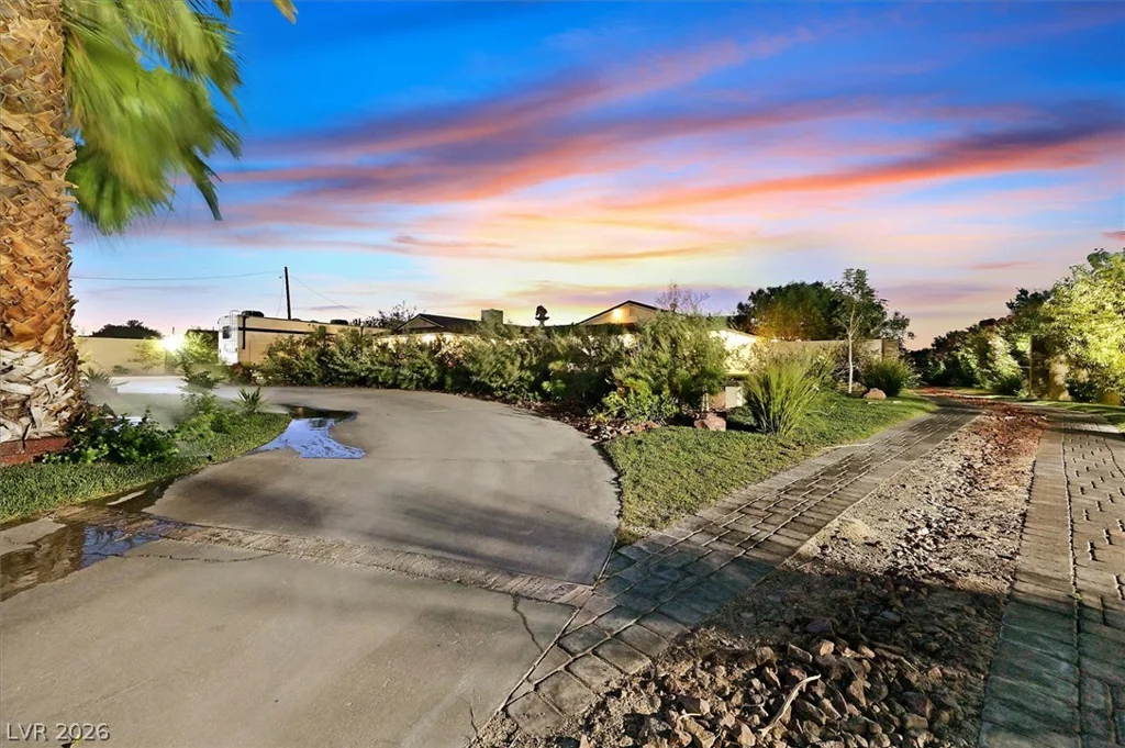 120 Chartan, Las Vegas, NV 89183