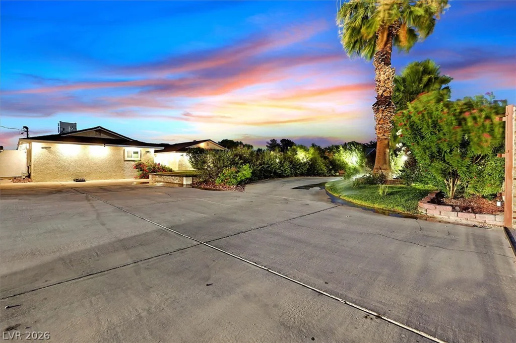 120 Chartan, Las Vegas, NV 89183
