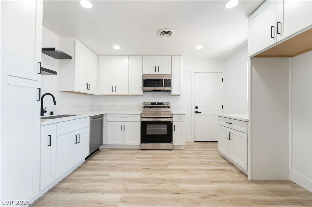 39 Lowery, Henderson, NV 89015