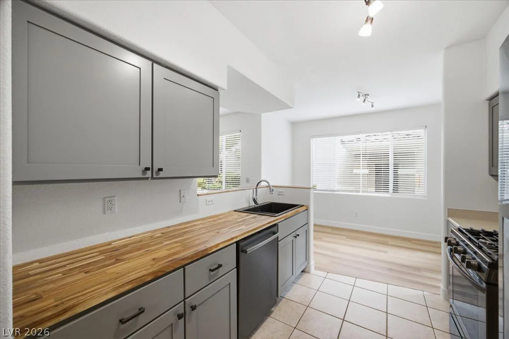 9050 Warm Springs, Las Vegas, NV 89148