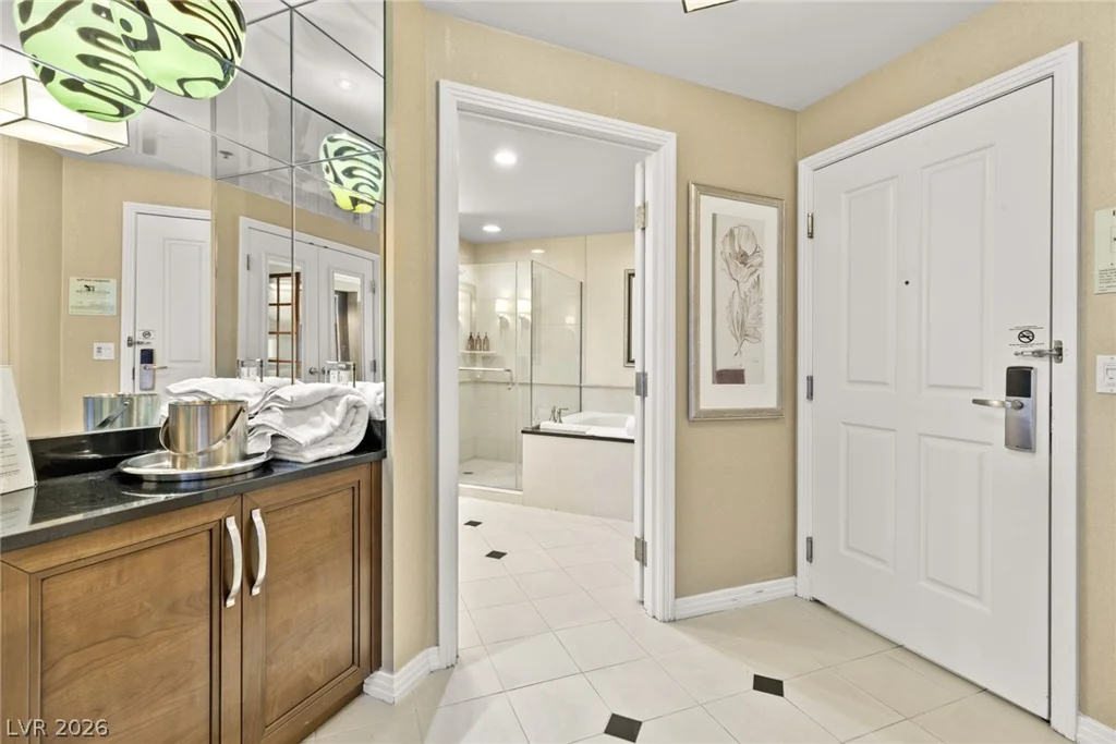 125 Harmon, Las Vegas, NV 89109