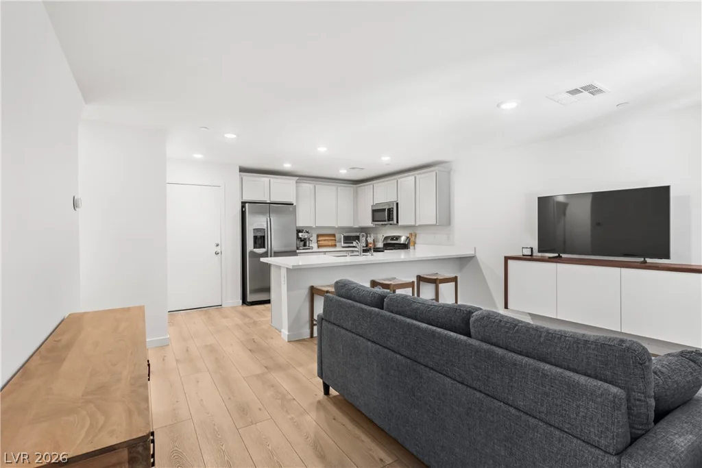 6308 Foxes Dale, Las Vegas, NV 89166