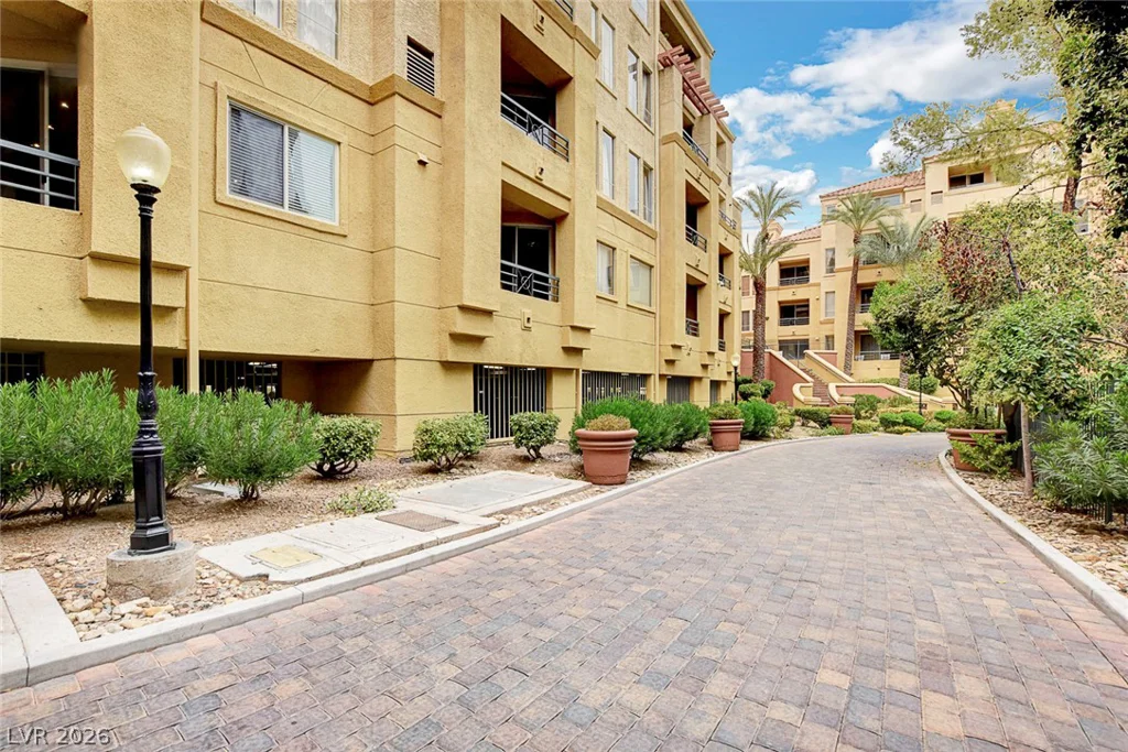 230 Flamingo, Las Vegas, NV 89169