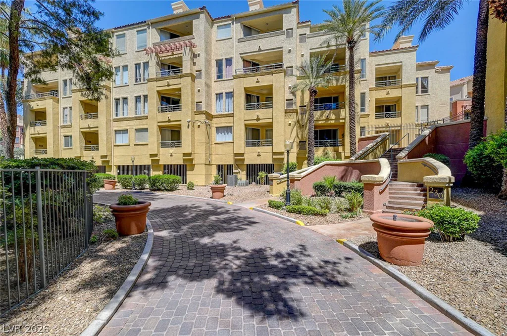 230 Flamingo, Las Vegas, NV 89169