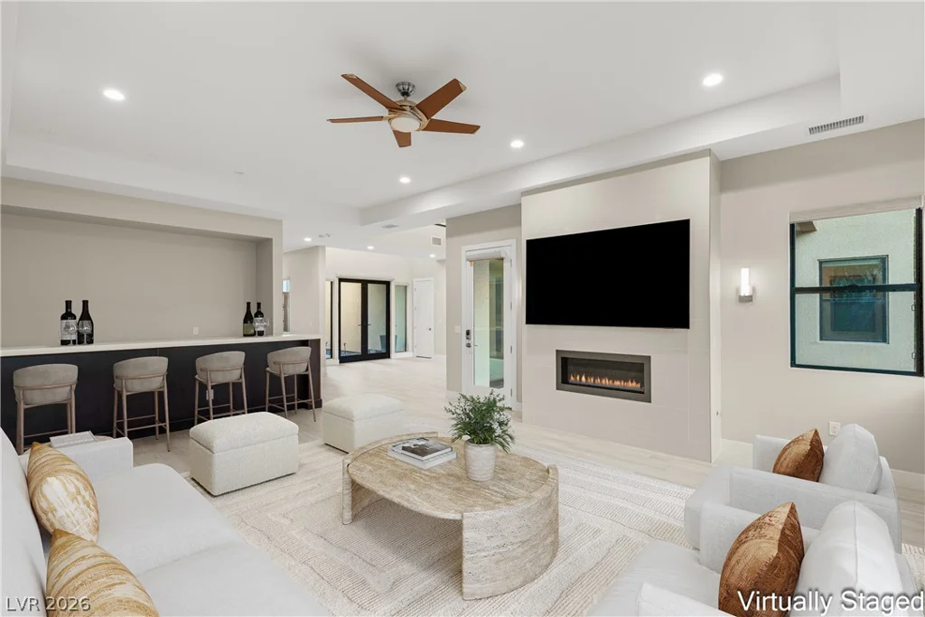 64 Grey Feather, Las Vegas, NV 89135