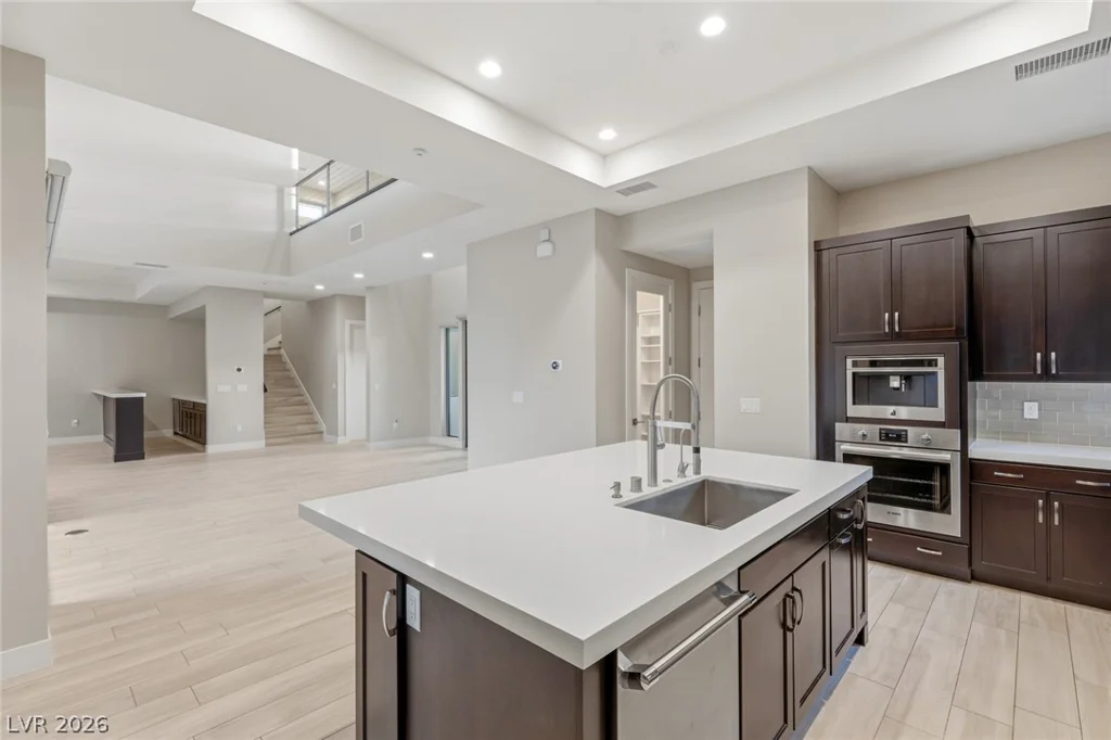 64 Grey Feather, Las Vegas, NV 89135