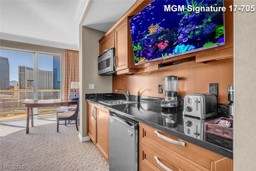 135 Harmon, Las Vegas, NV 89109