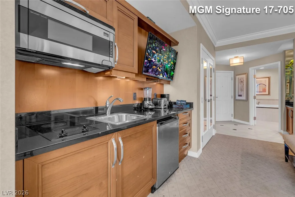 135 Harmon, Las Vegas, NV 89109