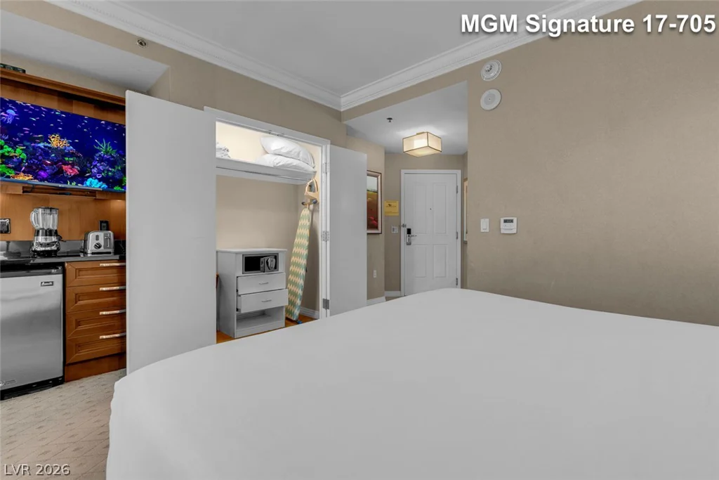 135 Harmon, Las Vegas, NV 89109