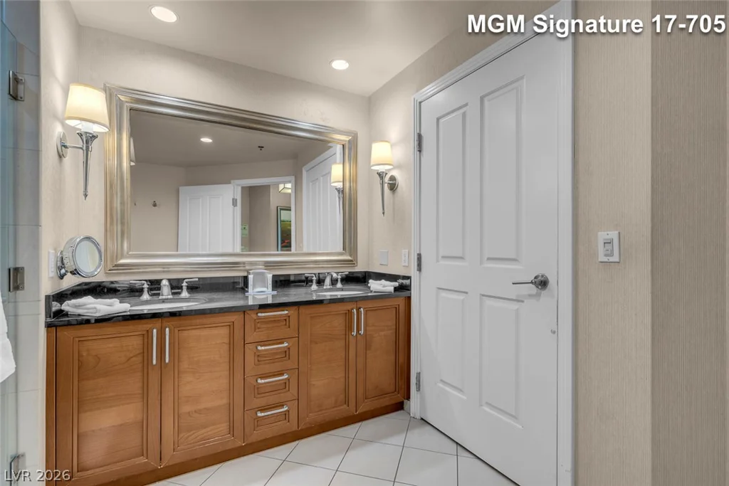 135 Harmon, Las Vegas, NV 89109