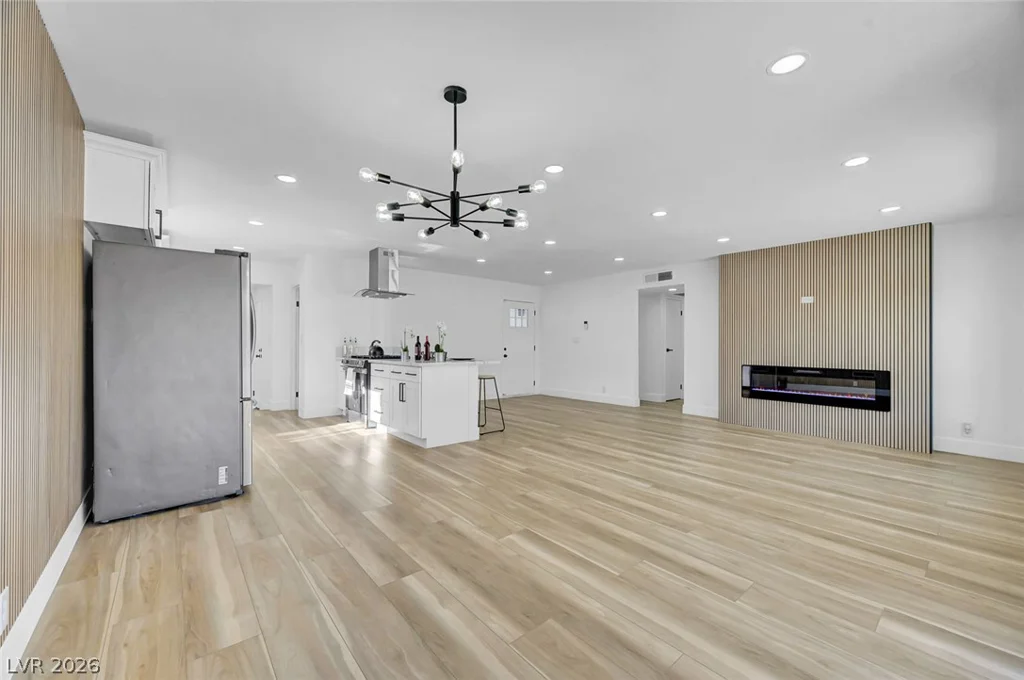 923 Laramore, Las Vegas, NV 89119