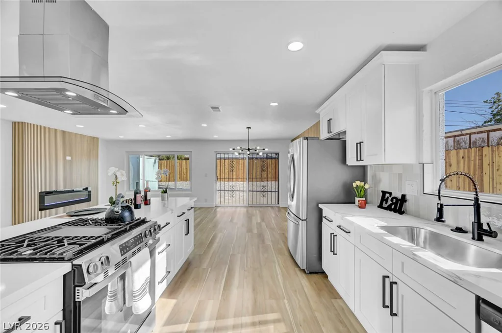 923 Laramore, Las Vegas, NV 89119