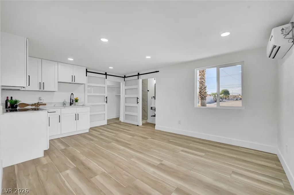 923 Laramore, Las Vegas, NV 89119