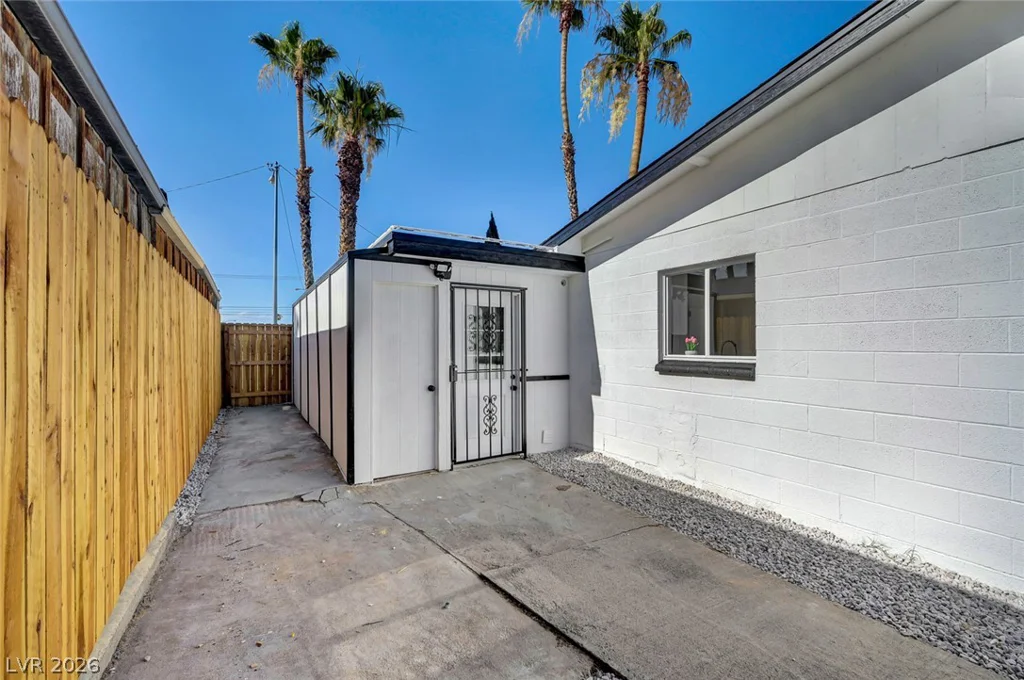 923 Laramore, Las Vegas, NV 89119