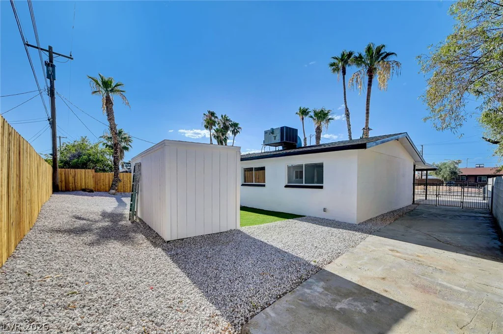 923 Laramore, Las Vegas, NV 89119