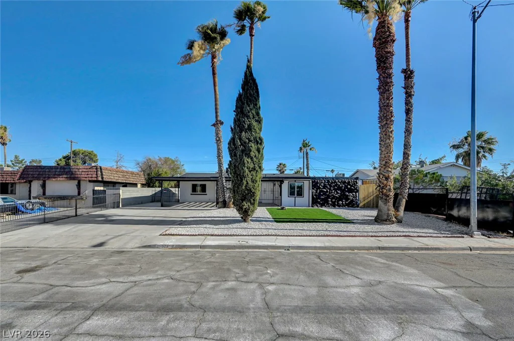 923 Laramore, Las Vegas, NV 89119