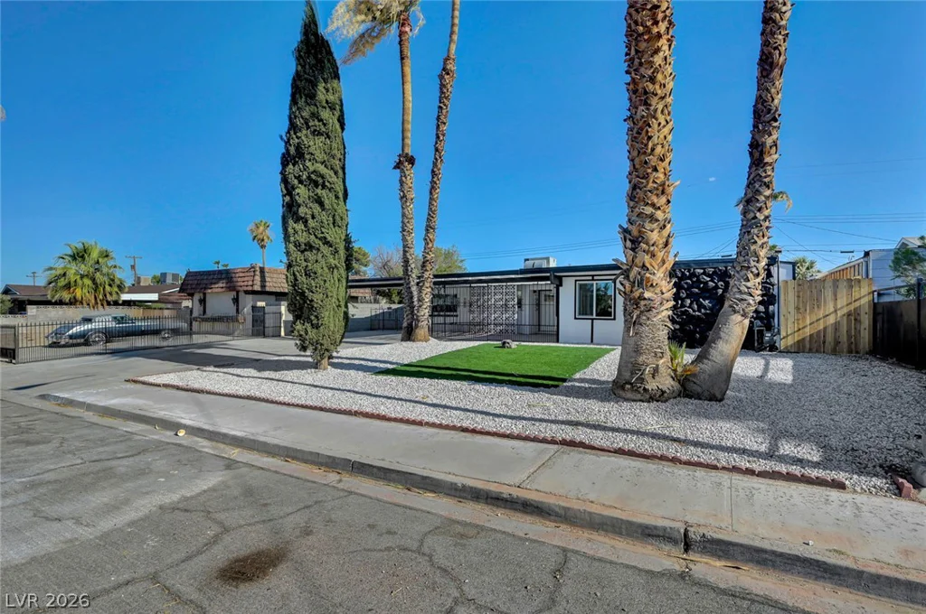 923 Laramore, Las Vegas, NV 89119