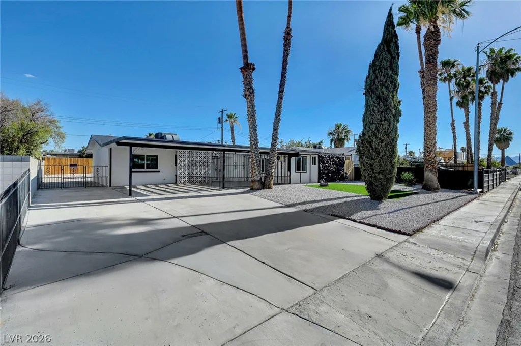923 Laramore, Las Vegas, NV 89119