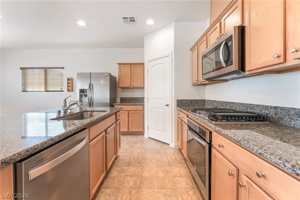 7733 Pyrenees Park, Las Vegas, NV 89113