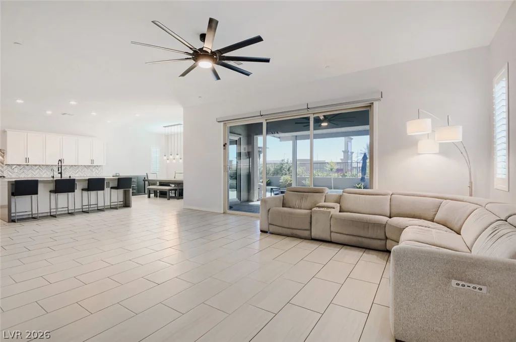 707 Glowing Horizon, Henderson, NV 89052