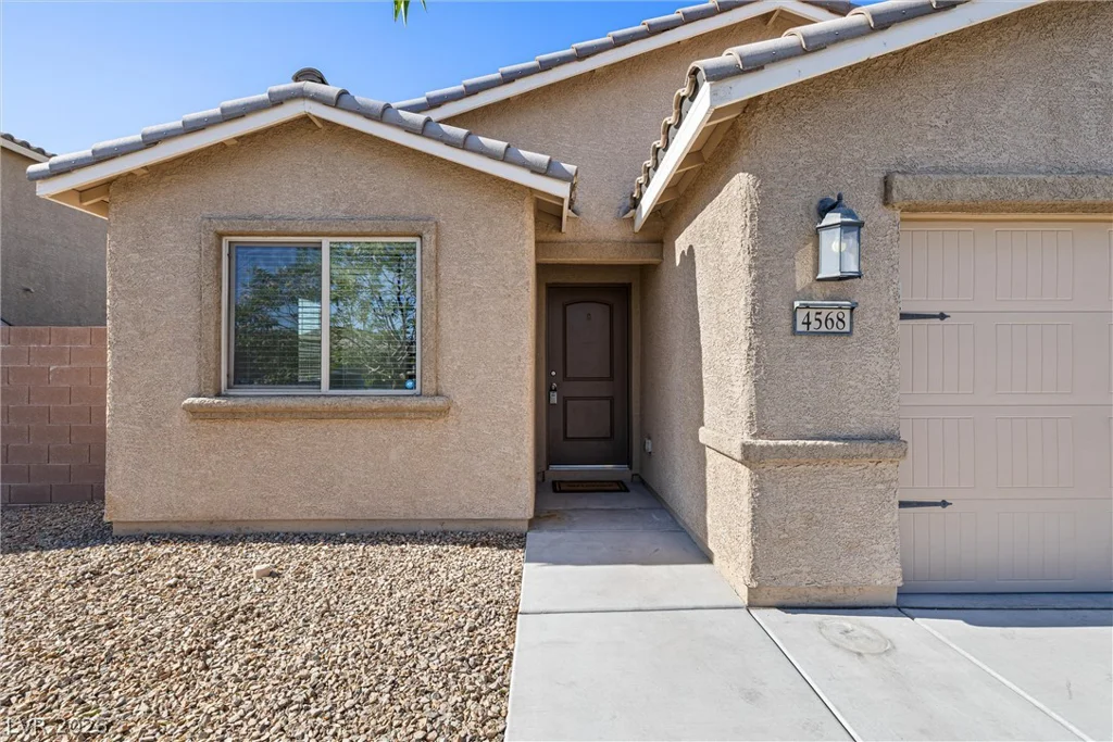 4568 Velvet Oak, Las Vegas, NV 89115