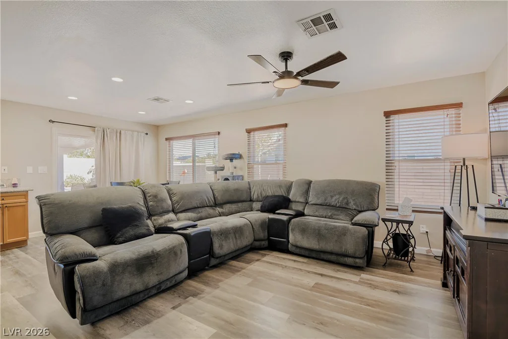 8531 Shelly, Las Vegas, NV 89123
