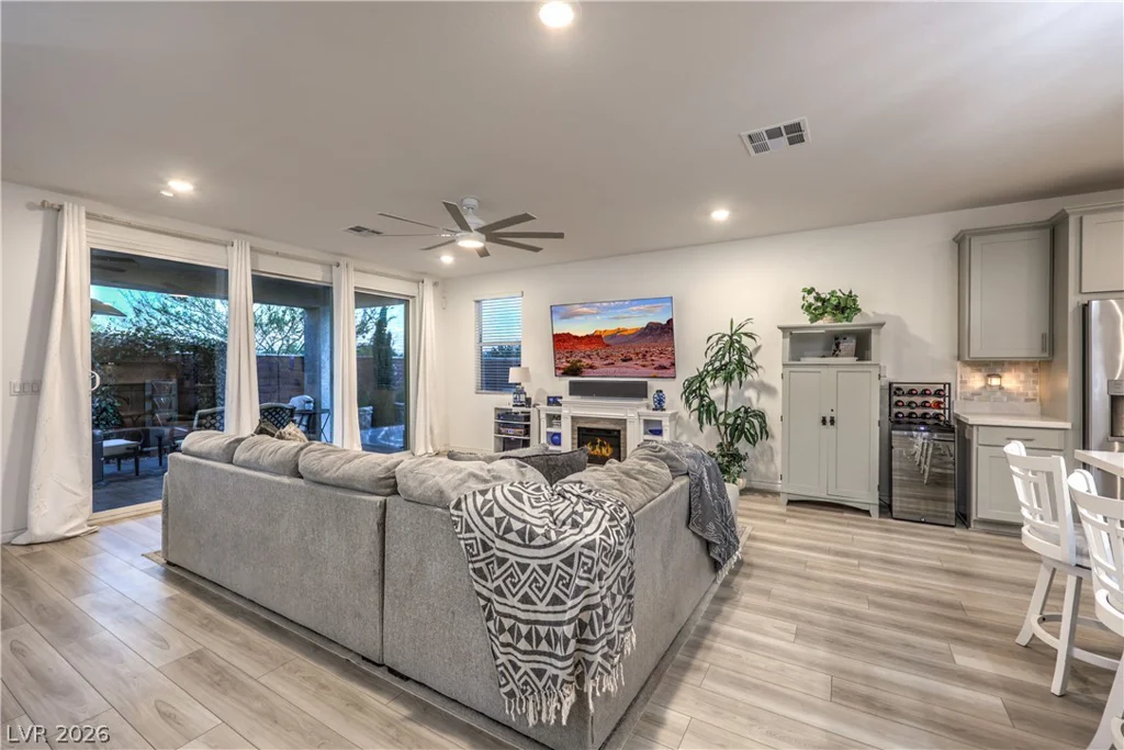 10090 Desert Azure, Las Vegas, NV 89178