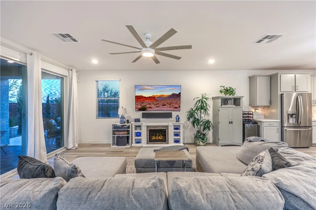10090 Desert Azure, Las Vegas, NV 89178
