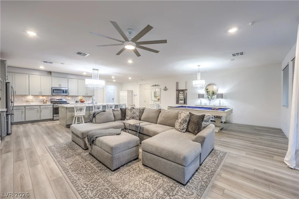 10090 Desert Azure, Las Vegas, NV 89178