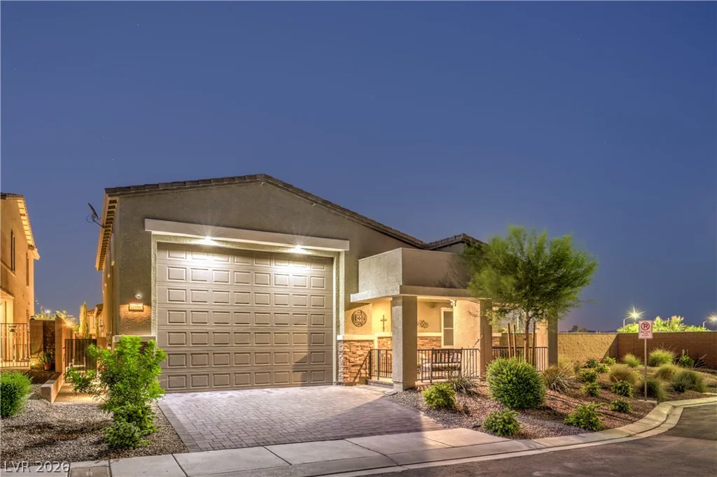 10090 Desert Azure, Las Vegas, NV 89178