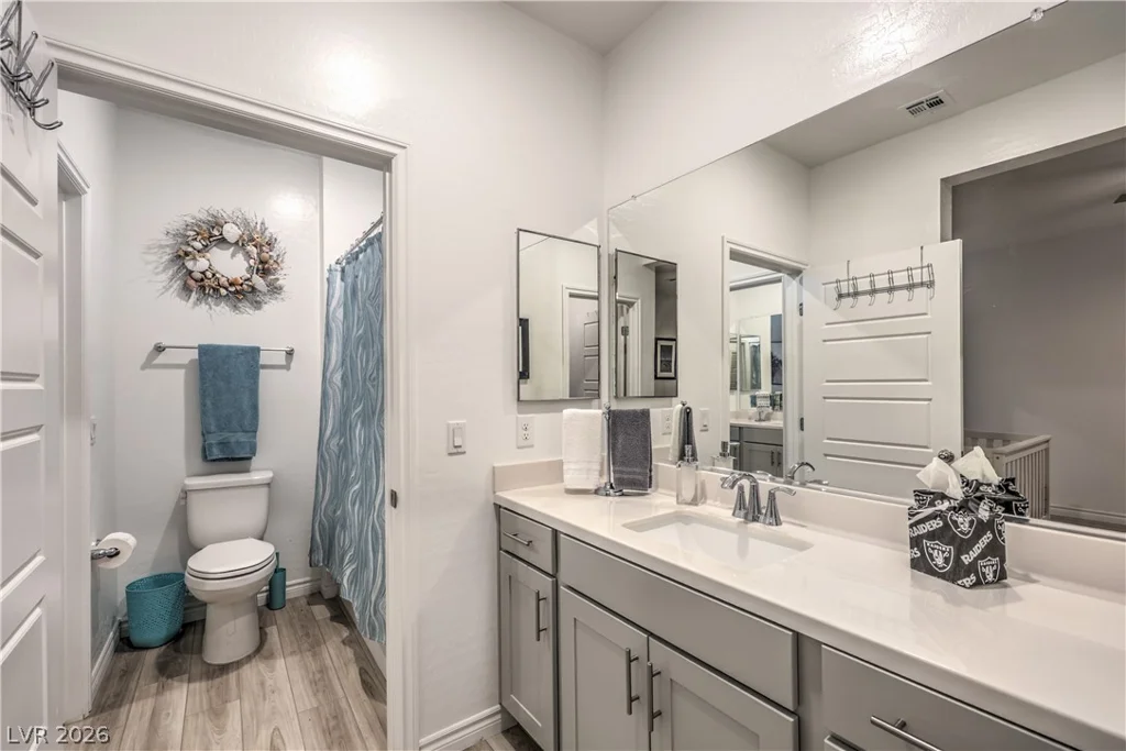10090 Desert Azure, Las Vegas, NV 89178