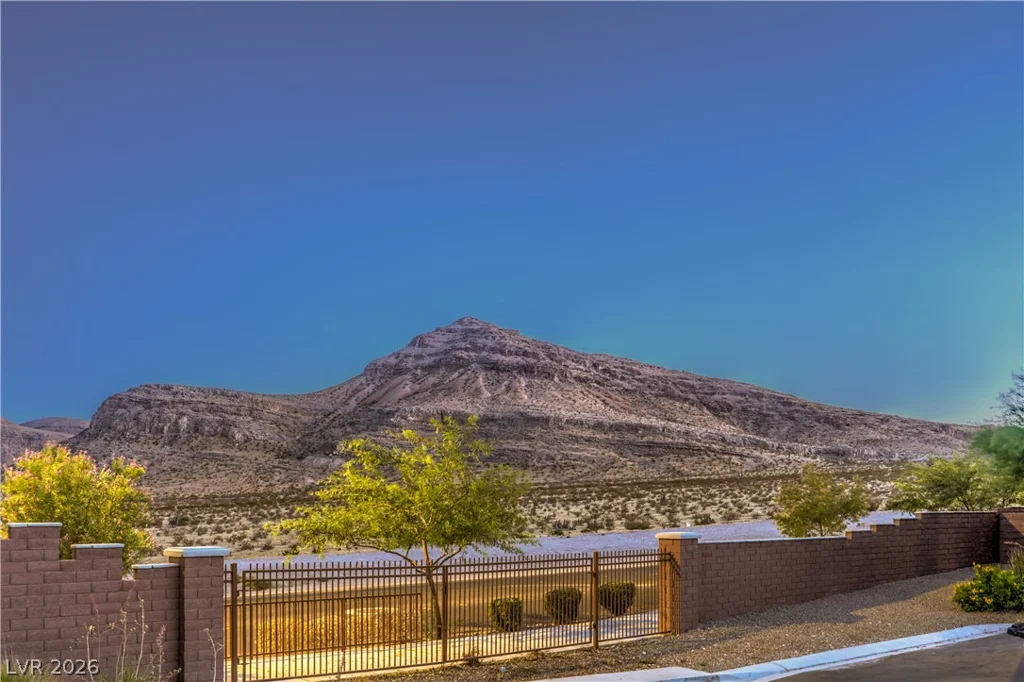 10090 Desert Azure, Las Vegas, NV 89178