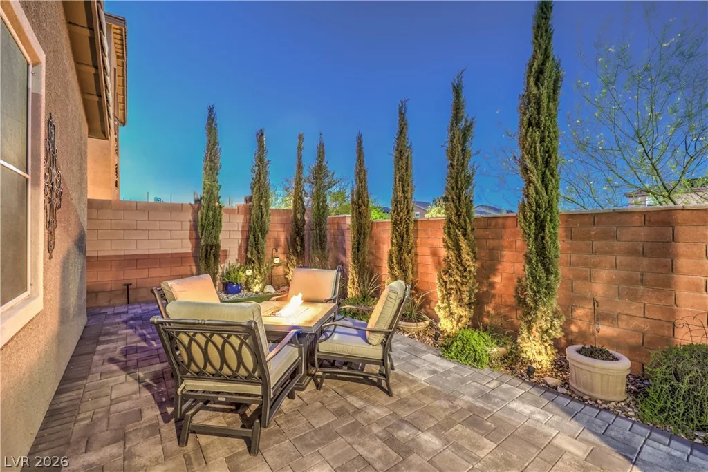 10090 Desert Azure, Las Vegas, NV 89178