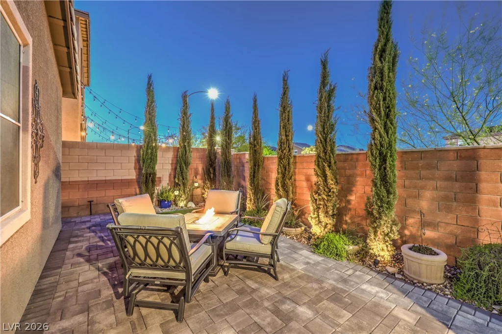 10090 Desert Azure, Las Vegas, NV 89178